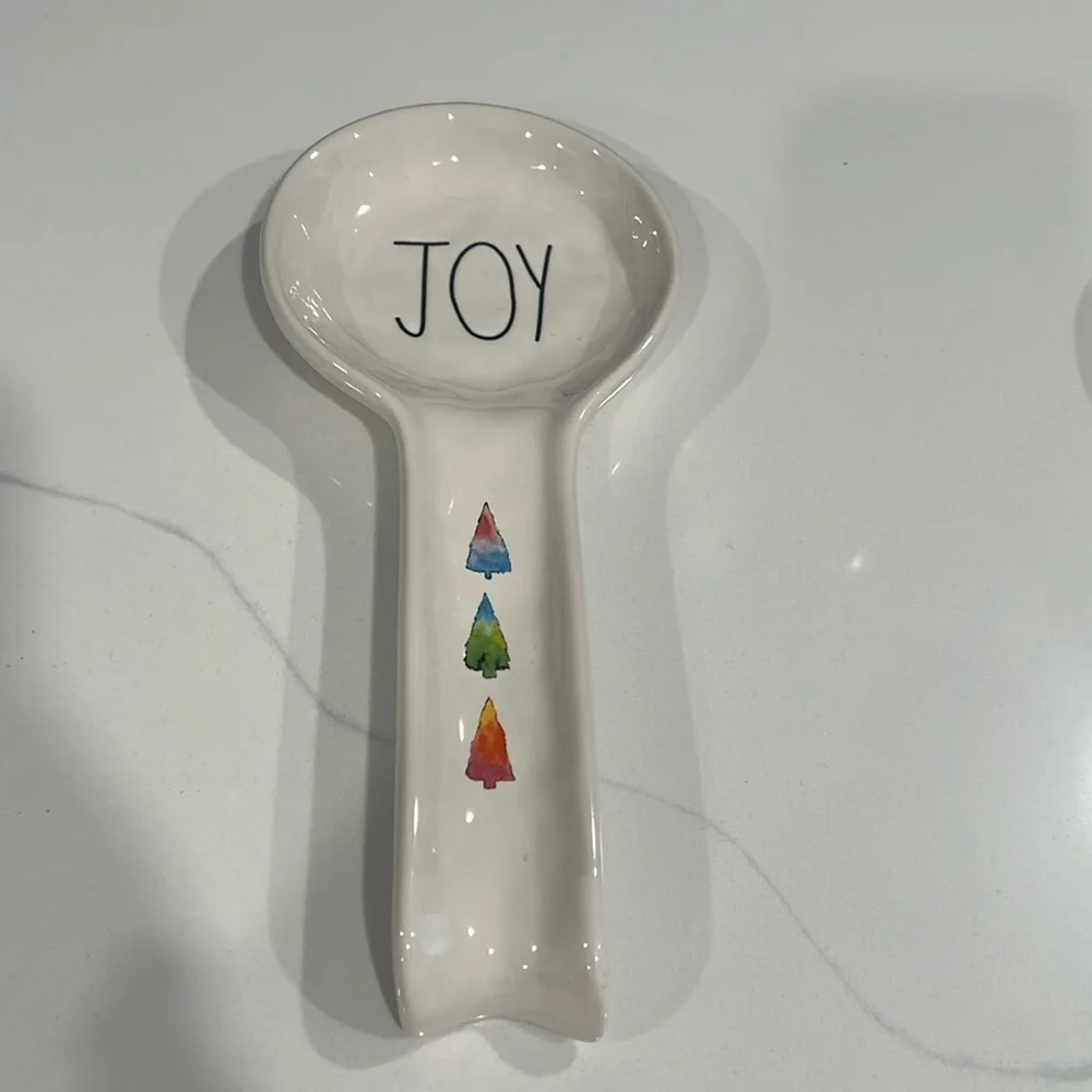 Cute Rae Dunn JOY 🎄⛄️🎁 Spoon Rest!